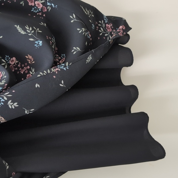 High-collared mini dress - Picture 8 of 10